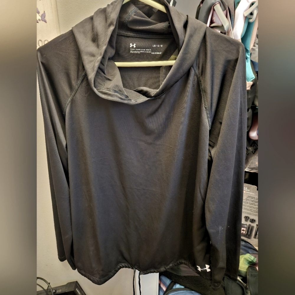 Underarmour pullover size Lg